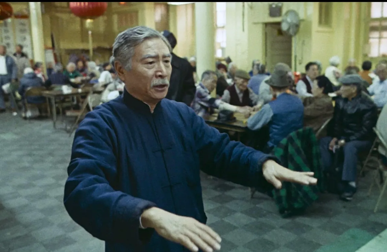 李安的首部剧情长片是郎雄主演的《推手》。翻摄IMDb