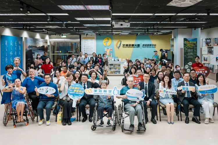 這次推出的「愛心同行專案」，特別針對身心障礙族群與家庭設計。華信航空提供