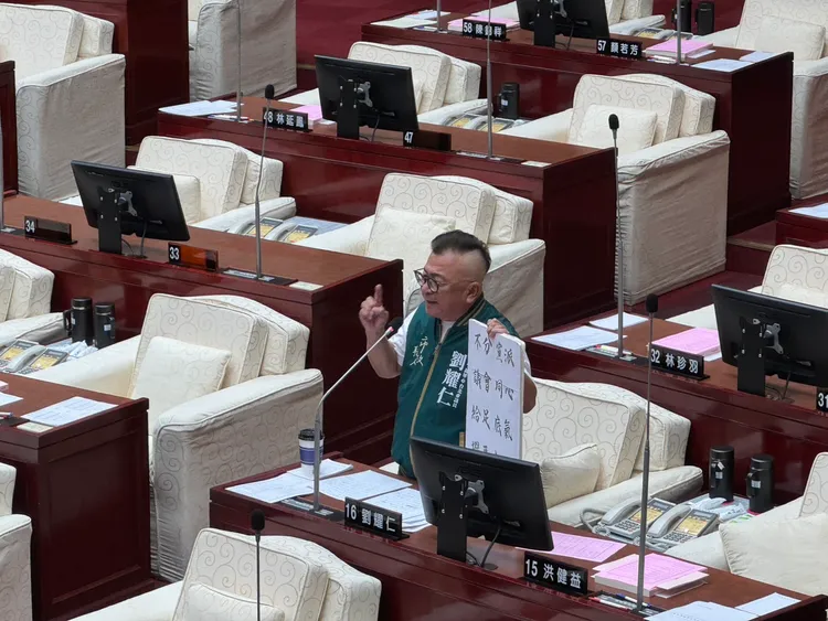 劉耀仁關切輝達總部設址談判進度。張綵茜攝