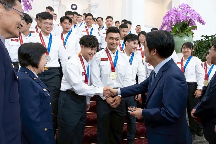 肯定代表團摘下74金、46銀、48銅，締造歷屆最好成績。總統府提供