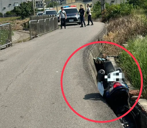 台中离奇车祸 疑自摔机车倒插排水沟 7旬男丧命