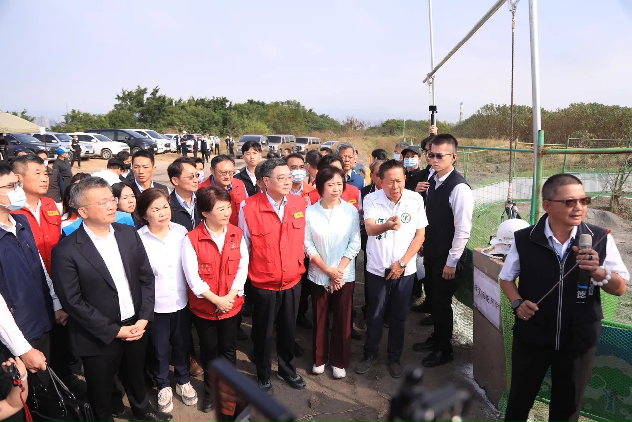 台中市长卢秀燕昨日陪同行政院长卓荣泰,视察台中文山垃圾掩埋场。取自台中市府官网