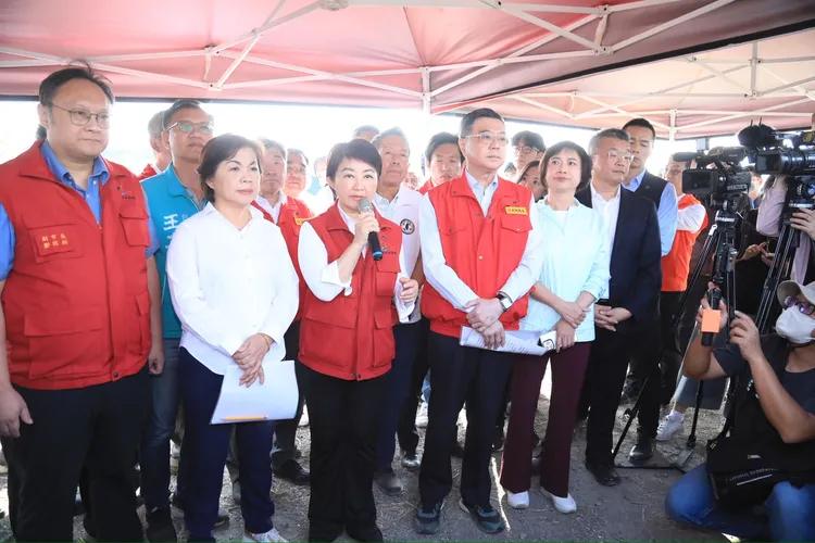 台中市长卢秀燕昨日陪同行政院长卓荣泰,视察台中文山垃圾掩埋场。取自台中市府官网