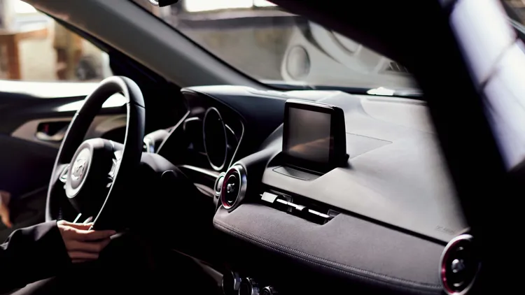 車室維持熟悉的配置，採真皮座椅、真皮方向盤與排檔桿包覆，並標配BOSE音響。業者提供