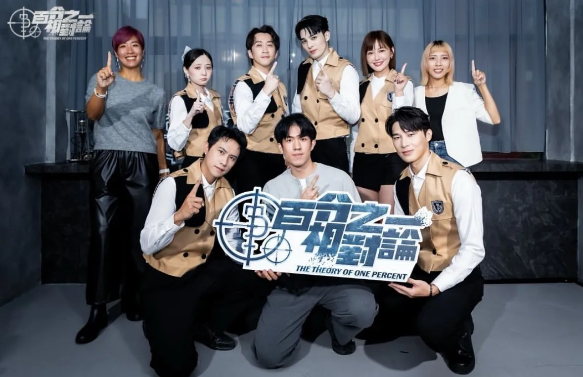 郭方儒（下排中）将心力都放在制作的节目上。翻摄自《百分之一相对论》IG