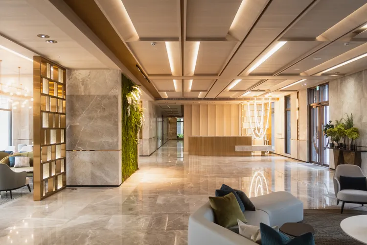 「清景麟國家公園」公設規劃比照頂級豪宅設置，未來並提供2年專屬祕書進駐社區服務。清景麟提供