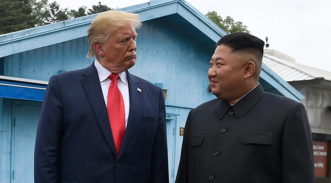 美國總統川普(左)在第一任期時,曾與北韓領導人金正恩會面。美聯社資料照片