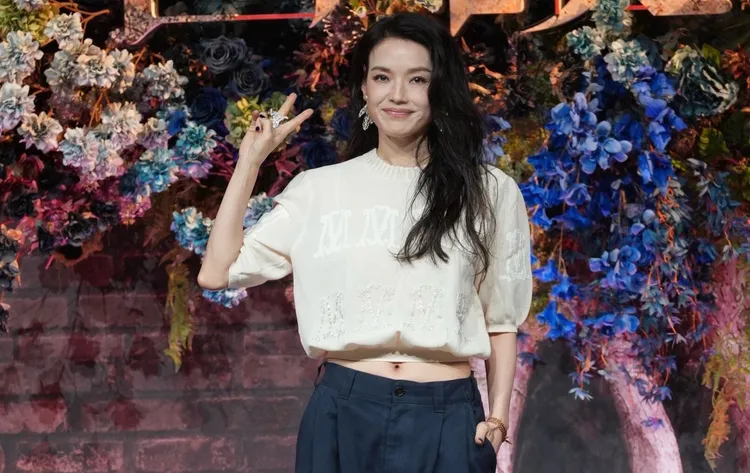 舒淇今日配戴CINDY CHAO珠寶出席《回魂計》首映記者會。彭欣偉攝