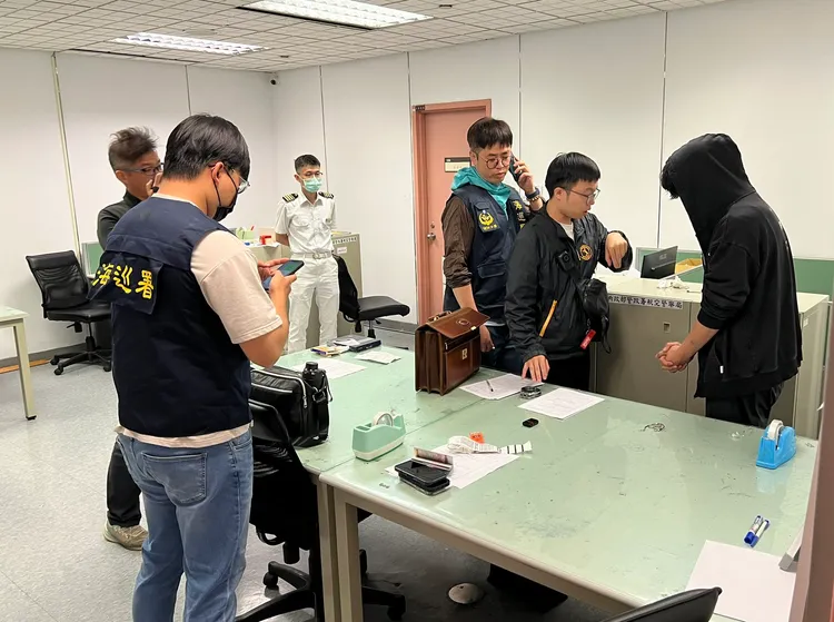 男子携大麻软糖入境遭查获。桃园查缉队提供