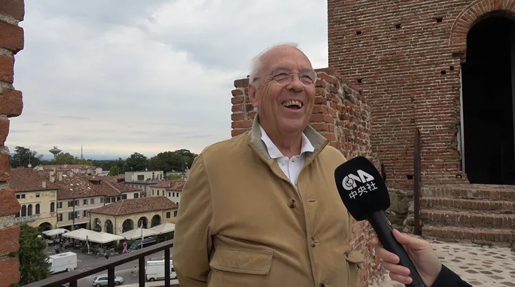 北義威內托自由堡觀光局長喬維尼接受中央社專訪表示，他是台灣的忠實粉絲，欽佩台灣人堅守民主自由價值，也殷盼更多台灣旅客造訪。 中央社
