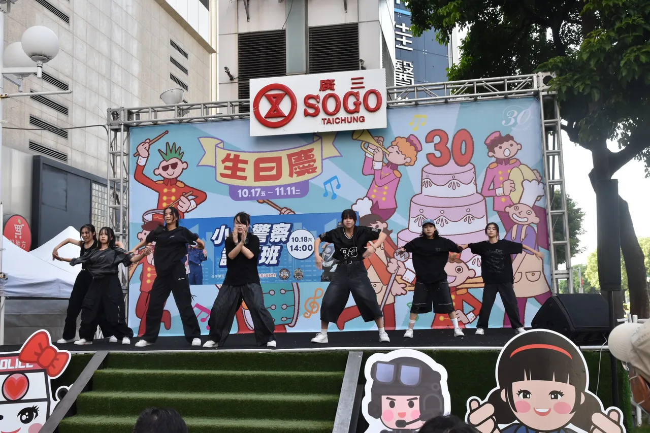 台中第一警分局携手广三文教公益基金会举办「2025第一波丽士小小警察训练班」活动。翻摄画面