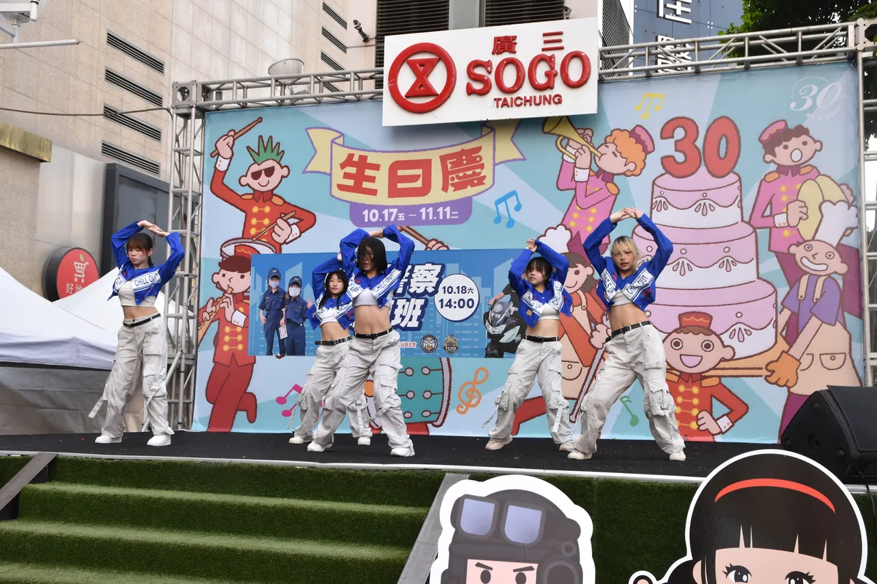 台中第一警分局携手广三文教公益基金会举办「2025第一波丽士小小警察训练班」活动。翻摄画面