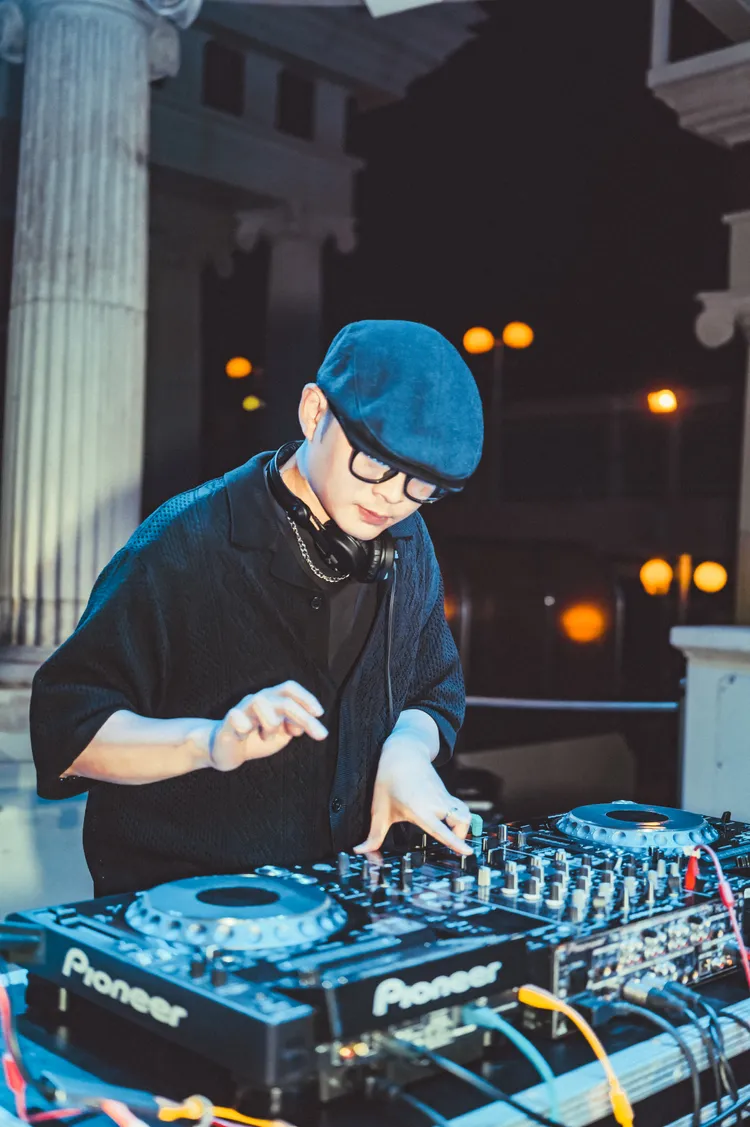 國語作業簿DJ大賽前六強：YEN首次登輪演出。麗星郵輪、東南美娛樂提供