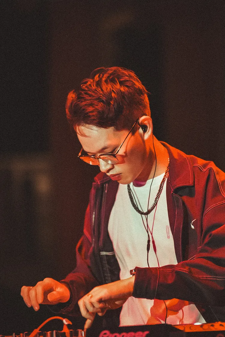 國語作業簿DJ大賽前六強：AGA首次登輪演出。麗星郵輪、東南美娛樂提供