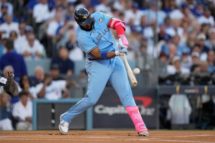 藍鳥第2棒小葛雷諾首局再轟破紀錄的「背靠背」全壘打。美聯社