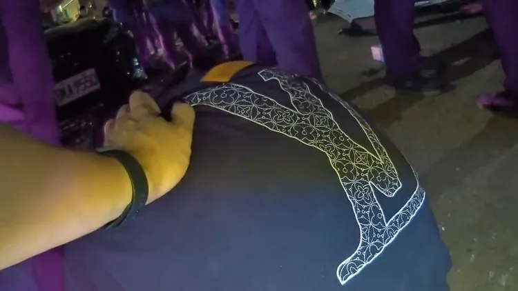 警員制伏郭男。翻攝畫面