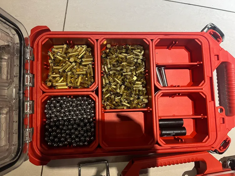 改造鋼珠及子彈。中壢警分局提供