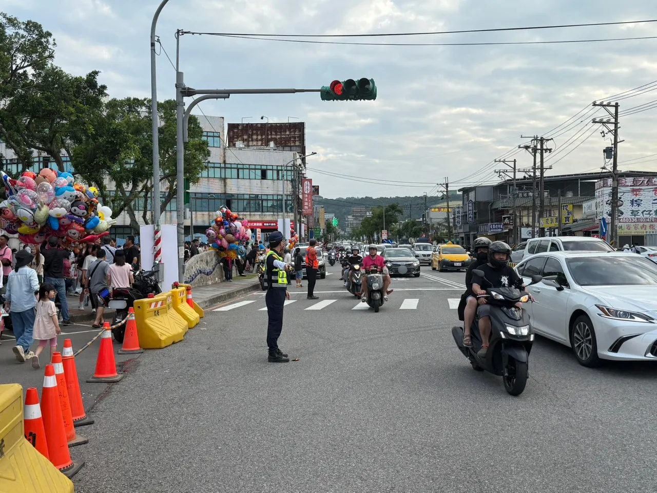 龙潭警加强连假交通疏导。龙潭警分局提供