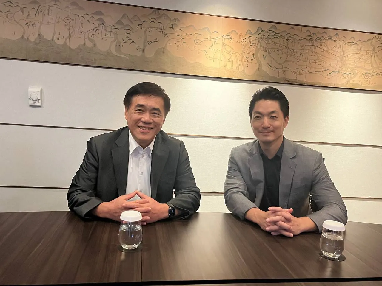 郝龍斌在臉書透露蔣萬安「特別與我會面」,稱獲支持參選黨魁。郝龍斌提供