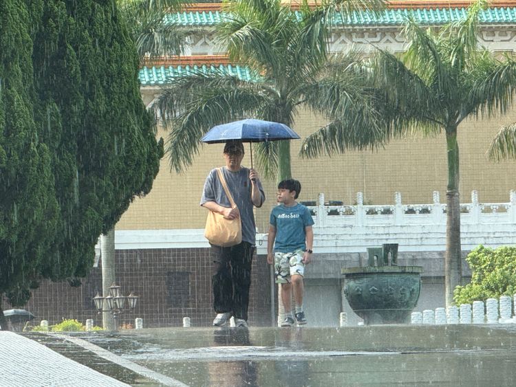 豪雨續炸北台灣 週六雨勢才趨緩!週日再迎新東北季風