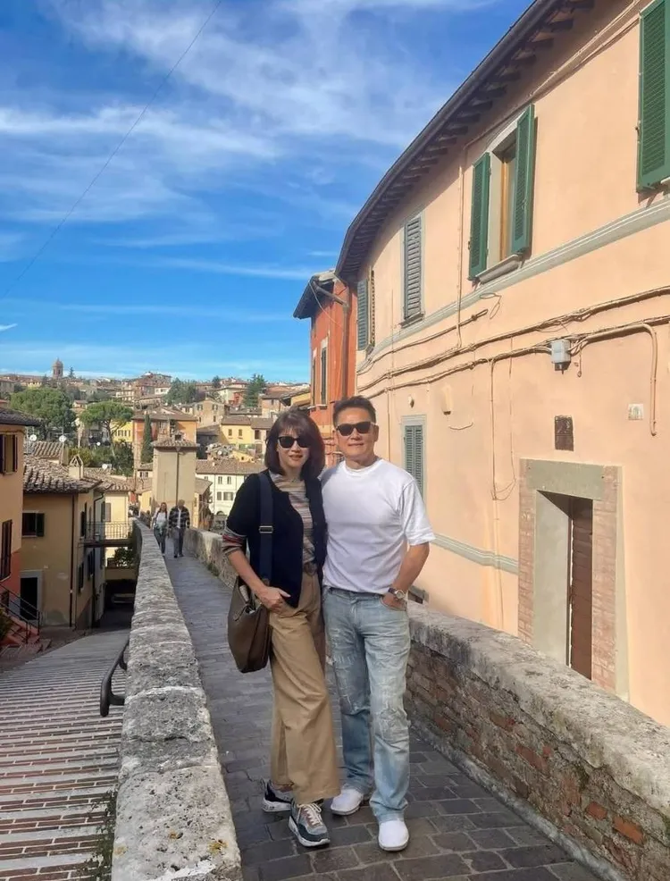 徐乃麟（右）表示，在托斯卡尼非常放鬆。翻攝徐乃麟臉書