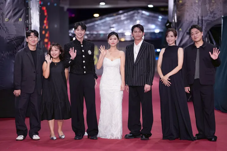 温昇豪、江宏傑帥登金鐘紅毯。彭欣偉攝