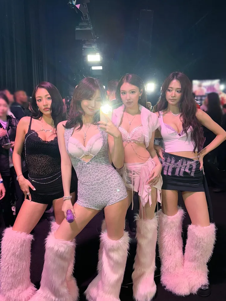 子瑜（右1）的表演造型相當性感。翻攝twicetagram IG