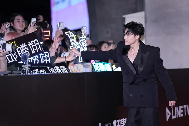 王子（邱胜翊）认了与粿粿超出朋友界线，形象大损。摄影中心