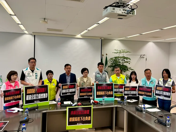 台中市議會民進黨團批評中市府，從台糖肉品「西布特羅事件」到中火放流水案，檢測程序頻頻出錯，已失去公信力。民進黨團提供