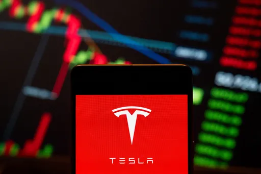 不只AMD狂飆!特斯拉也勁揚5% 這檔主動式ETF受惠今突破掛牌新高