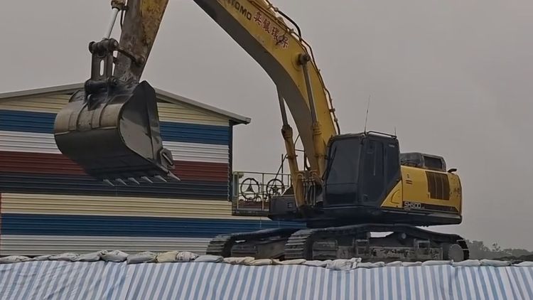 私募款救災爆爭議　「機具女神」今宣布撤出光復