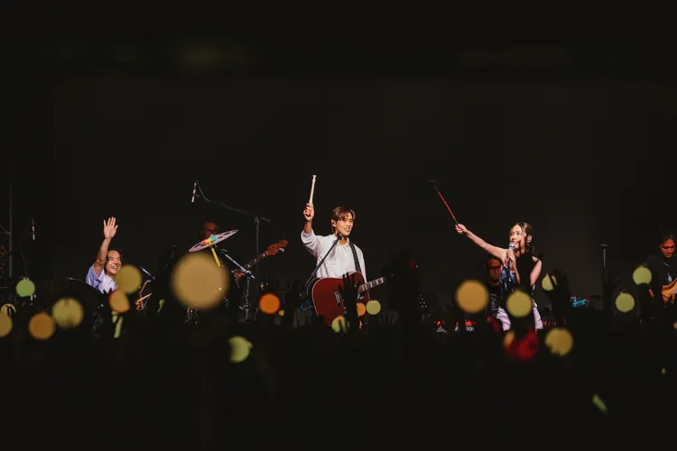 告五人金曲連發，全場宛如大型KTV。相信音樂提供