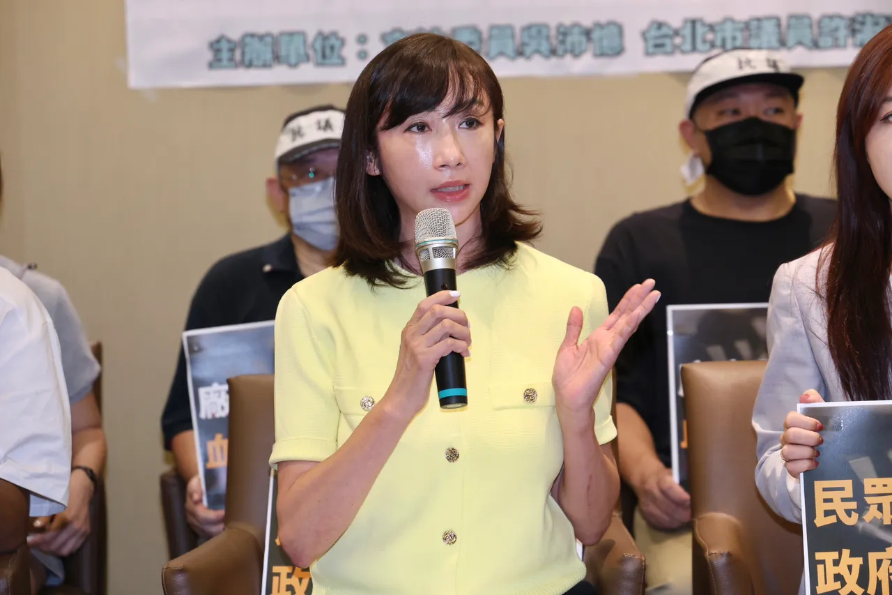 民进党台北市议员许淑华会后说明辉达台湾总部进度。资料照片/庄宗达摄