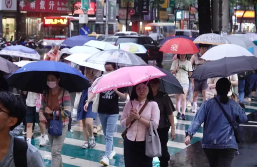 賞完月就變天!今起東北風增強 北台灣今轉濕又悶