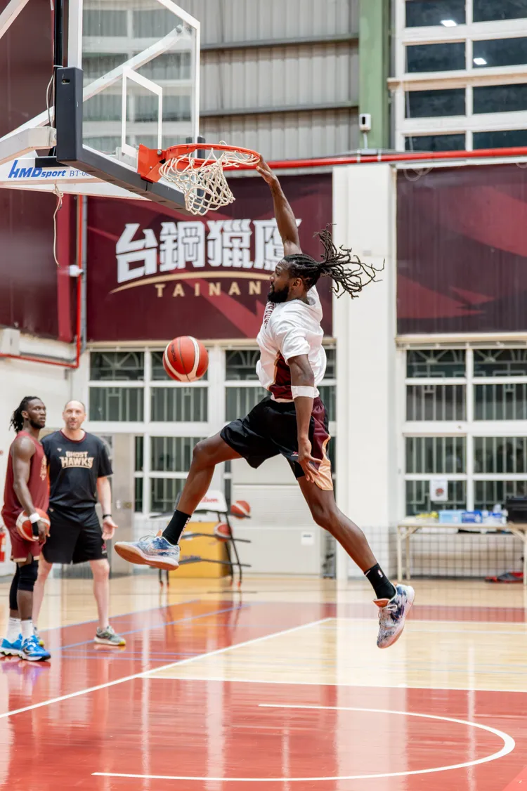 「半獸人」體能勁爆。    台鋼獵鷹提供