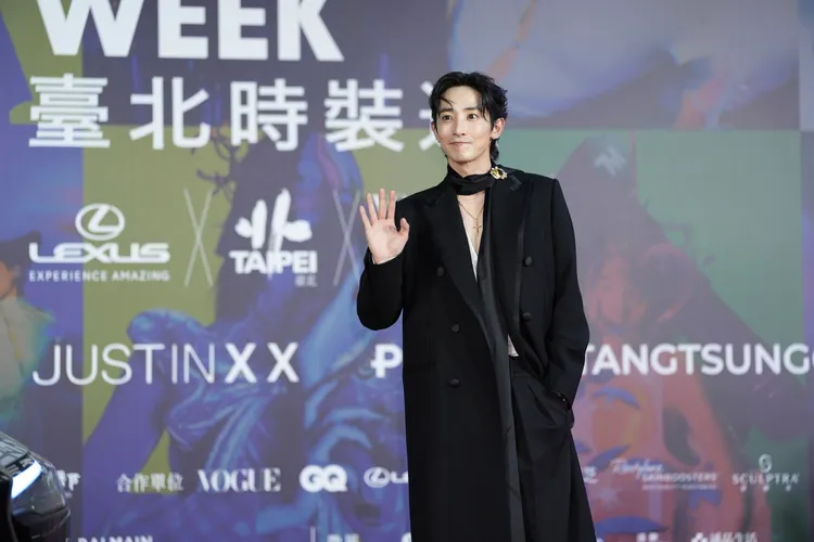 李洙赫再度當起Dolce & Gabbana人型招牌。彭欣偉攝