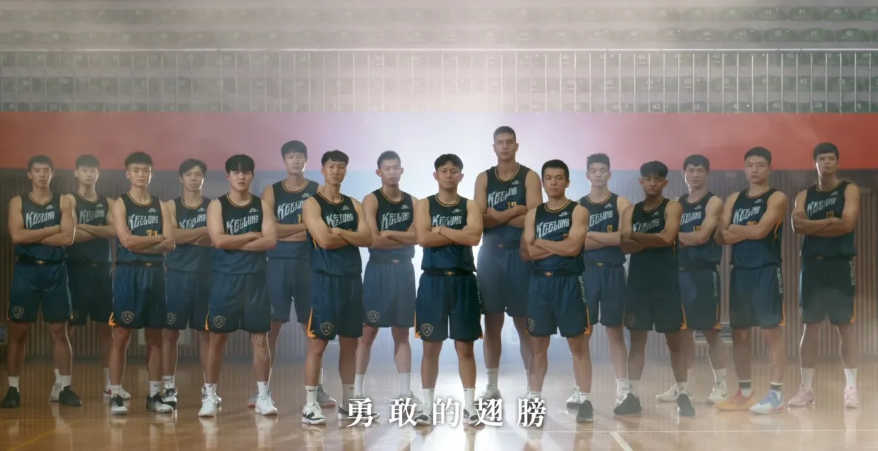 基隆黑鸢球员一字排开。翻摄自基隆黑鸢YT
