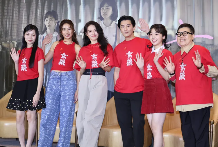 林品彤（左起）、9m88、舒淇、邱澤、白小櫻和監製葉如芬。莊宗達攝