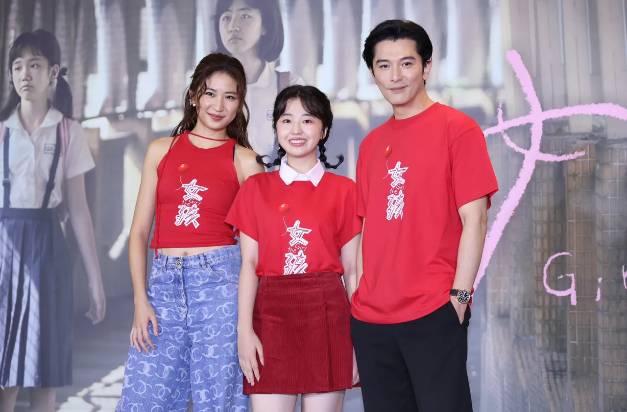 9m88(左起)、白小樱和邱泽饰演一家人。庄宗达摄