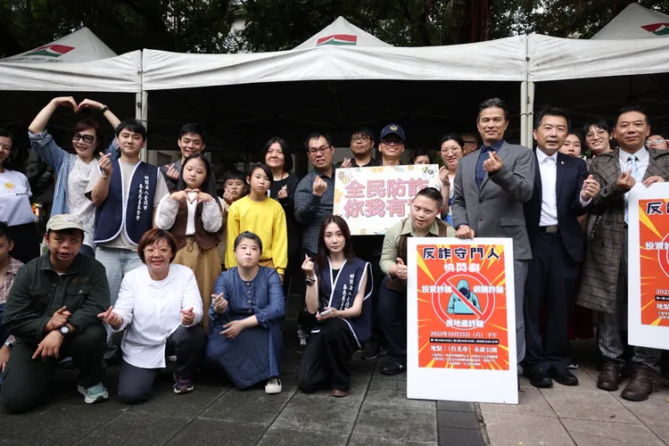 李興文和小可樂果劇團。彭欣偉攝