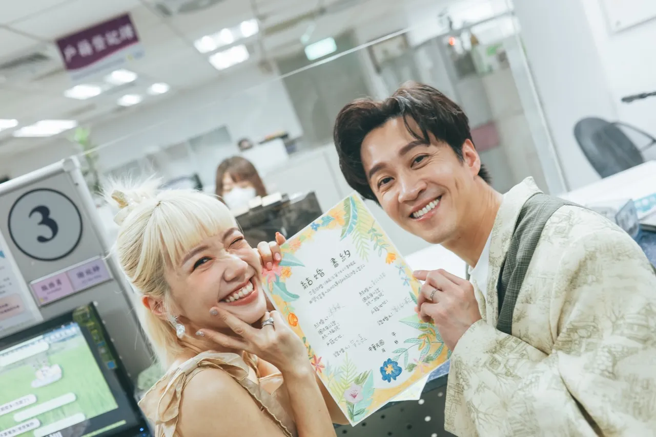 Lulu陳漢典無畏風雨登記結婚「又哭又笑」 陳鎮川送金鏟子