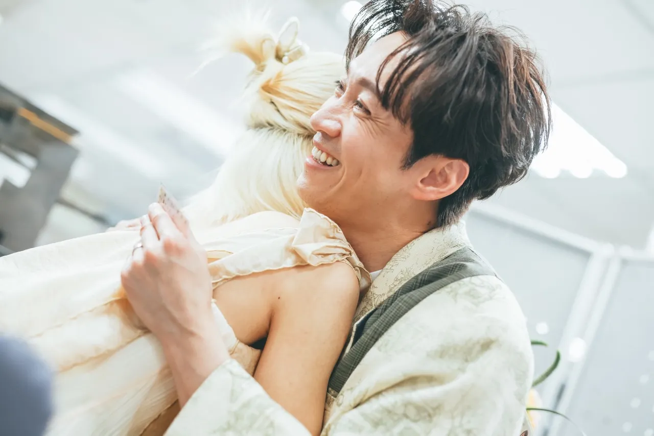Lulu、陈汉典开心相拥。天地合娱乐、民间友人提供