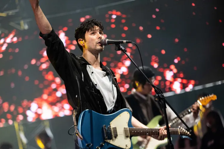 「壓克力柿子」樂團主唱鳳小岳。《樂團祭》提供