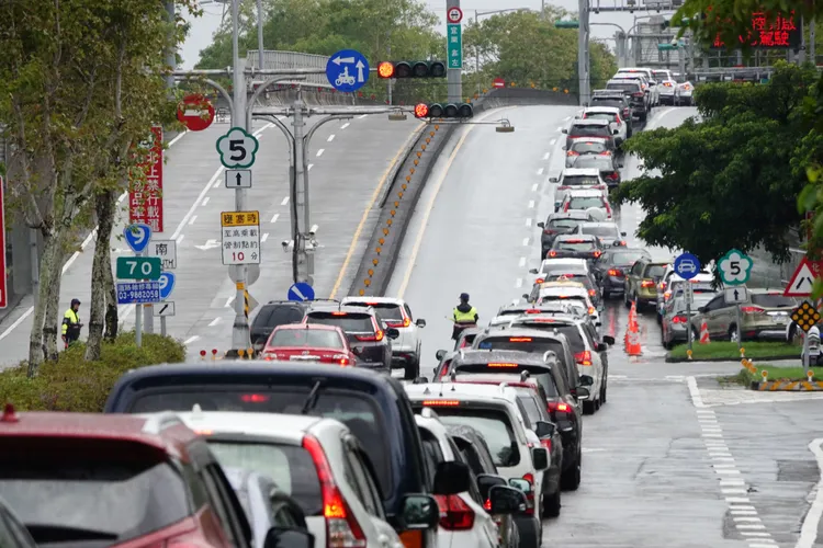 现在换车最划算!财政部南区国税局表示 符合「2条件」汽车最高退税10万元、机车退税6千元。资料照