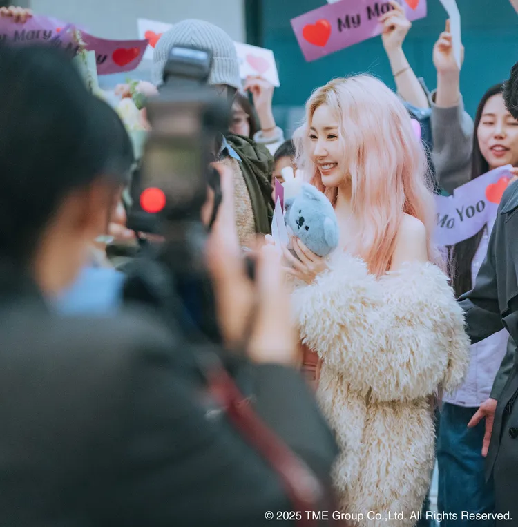 朴敏英飾演歸國女星，輕易的就迷倒詐騙對象。Hami Video提供