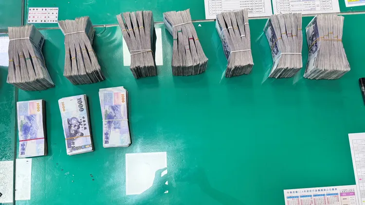 運將和警方合作追回巨款。中壢警分局提供