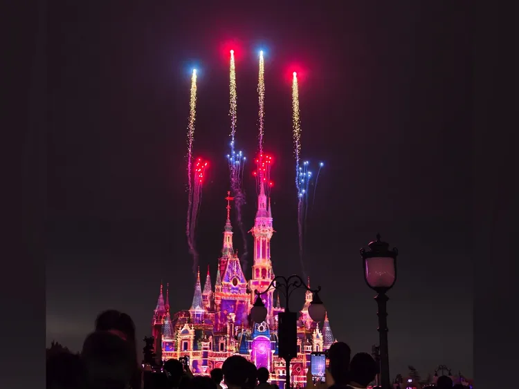 X300 Pro在遠處、夜間的成像都有許多讓人驚艷的有感升級。趙筱文攝