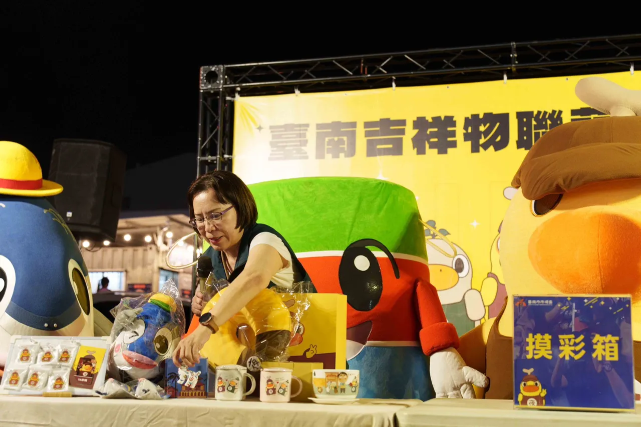现场直播抽出120个吉祥物周边商品奖项。南市府提供