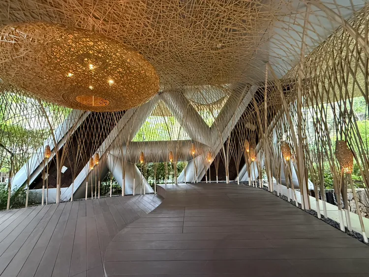 陶朱隱園內部裝潢豪華與外部美景。讀者獨家提供