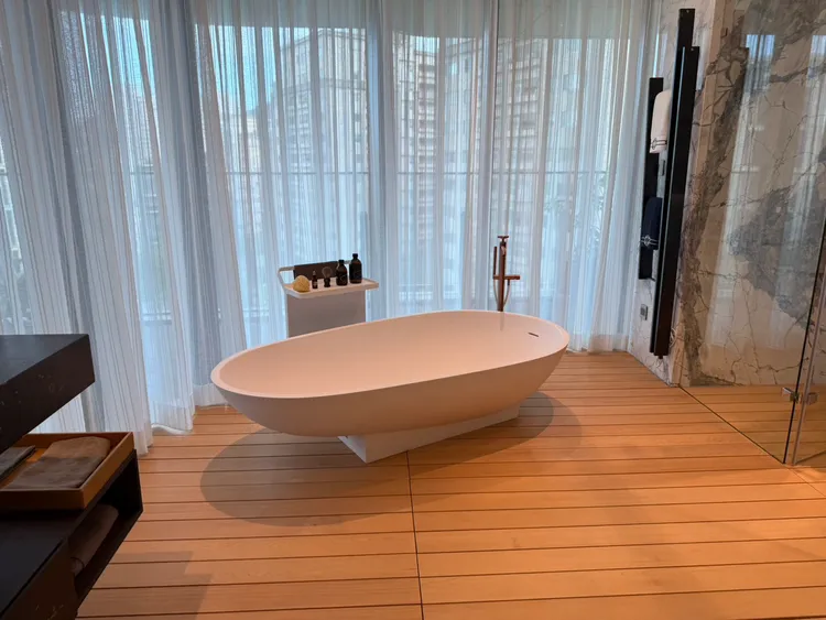 「陶朱隱園」內部奢華裝潢。讀者提供